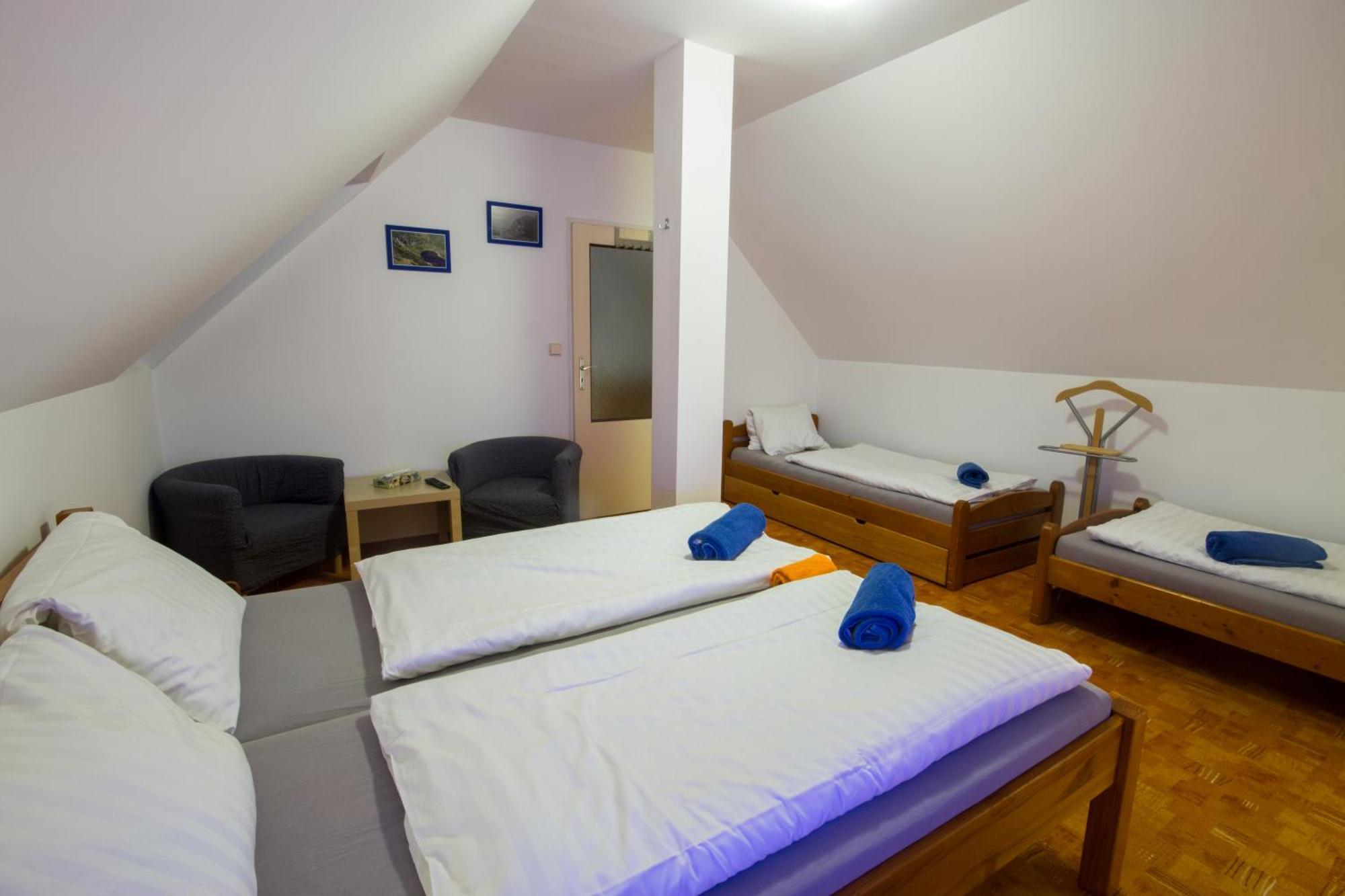 Modry Pension Rokytnice Рокитніце-над-Їзероу Екстер'єр фото
