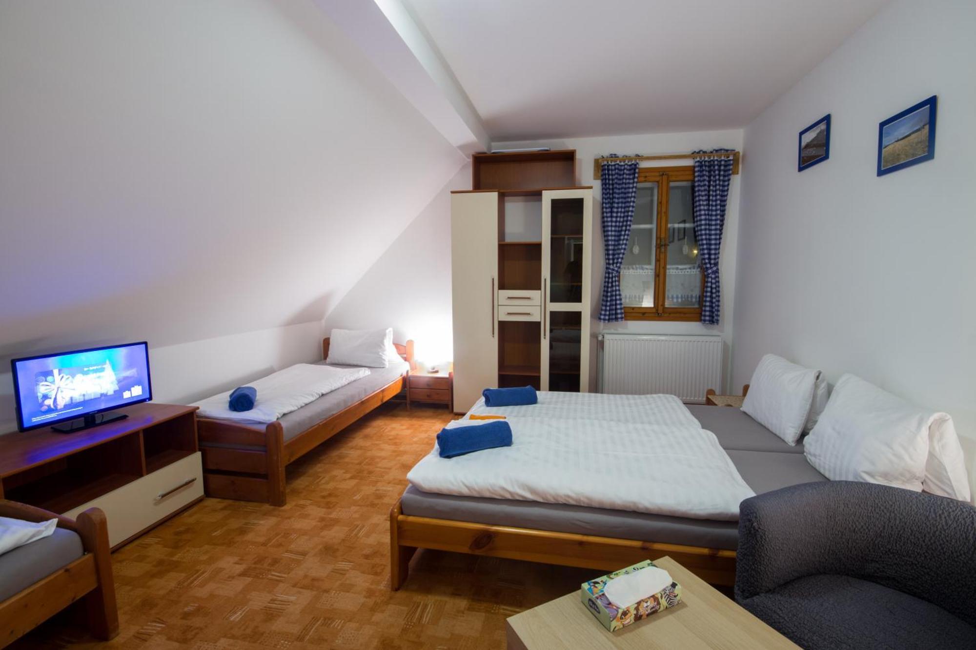 Modry Pension Rokytnice Рокитніце-над-Їзероу Екстер'єр фото