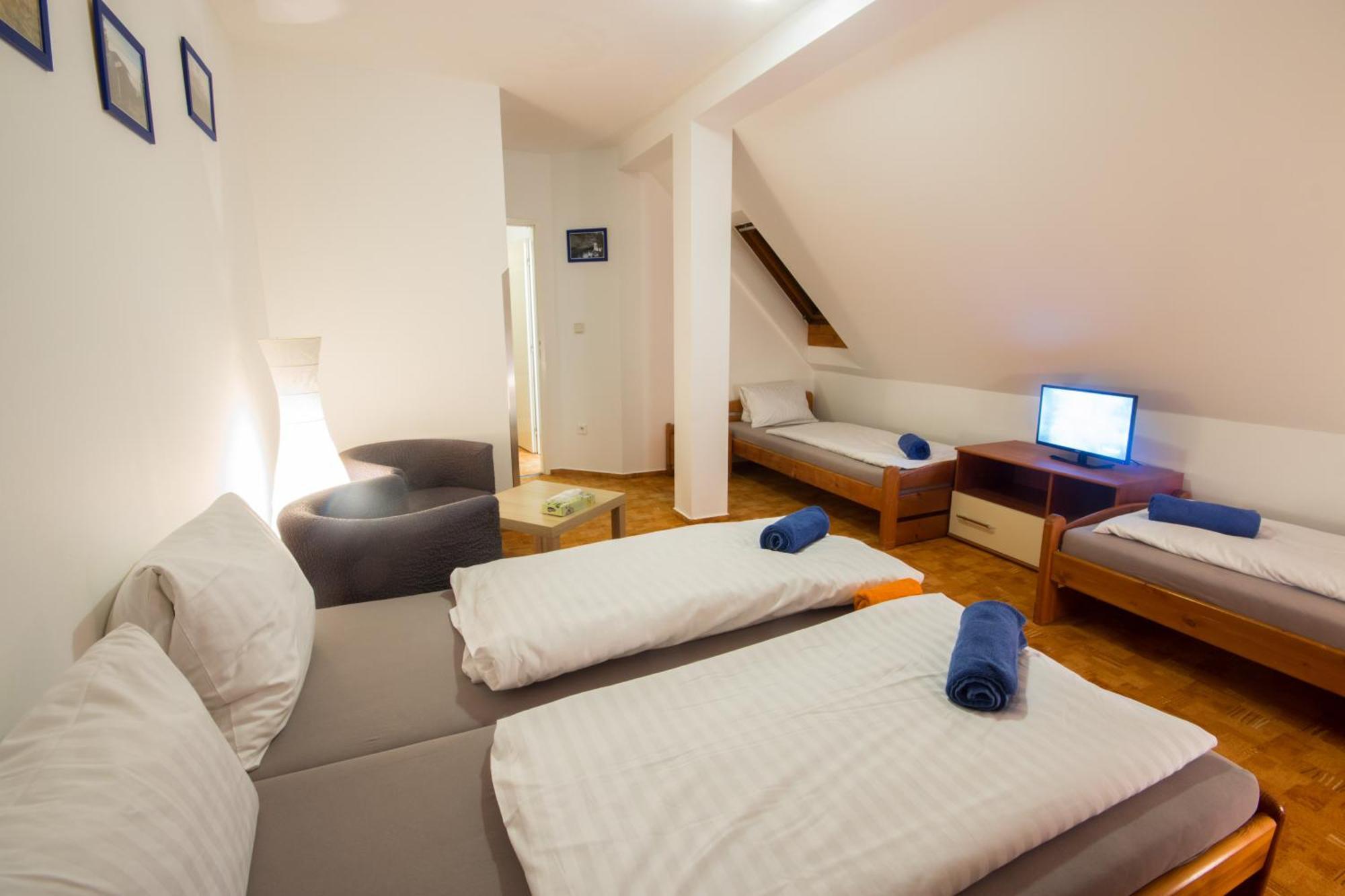 Modry Pension Rokytnice Рокитніце-над-Їзероу Екстер'єр фото