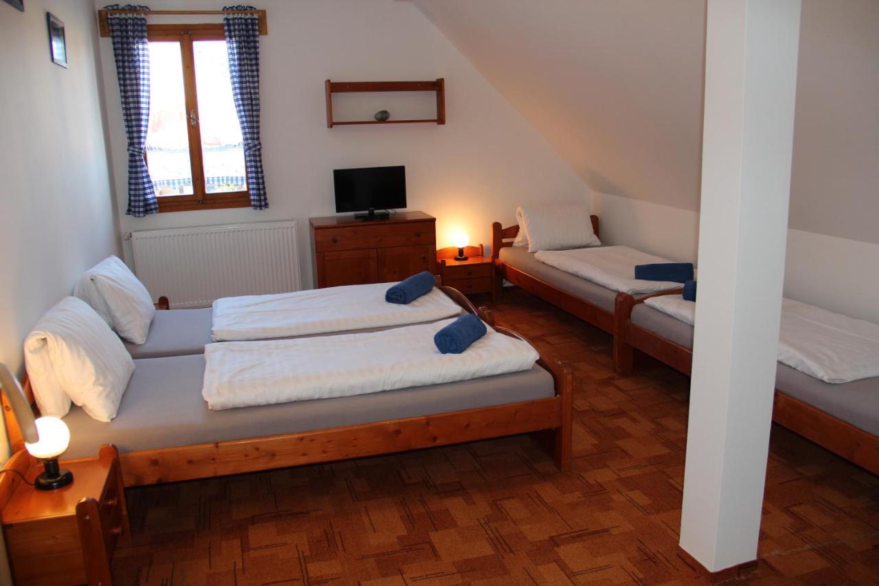 Modry Pension Rokytnice Рокитніце-над-Їзероу Екстер'єр фото
