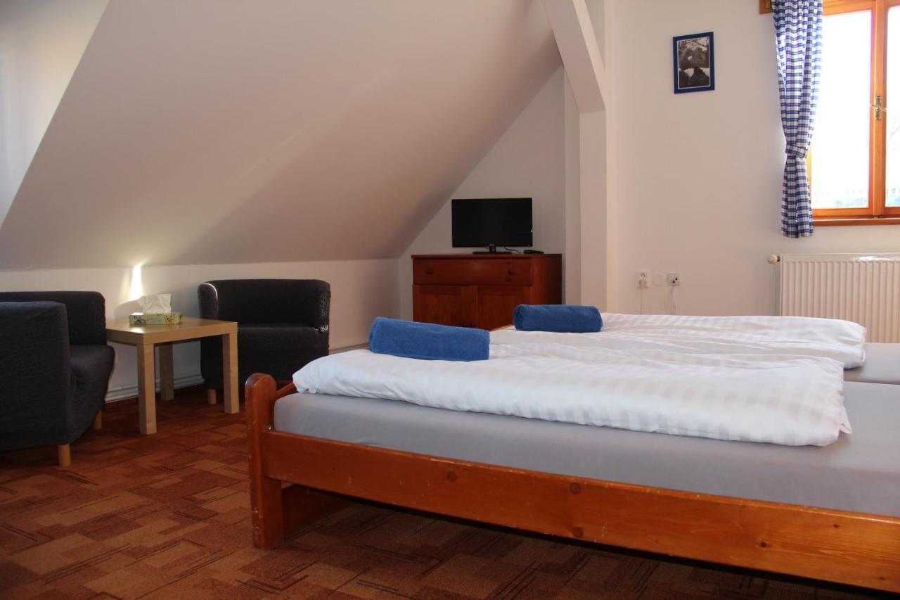 Modry Pension Rokytnice Рокитніце-над-Їзероу Екстер'єр фото